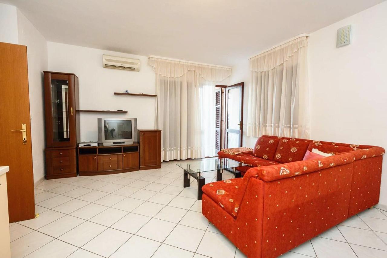 Apartments By The Sea Mastrinka, Ciovo - 4836 Trogir Bagian luar foto
