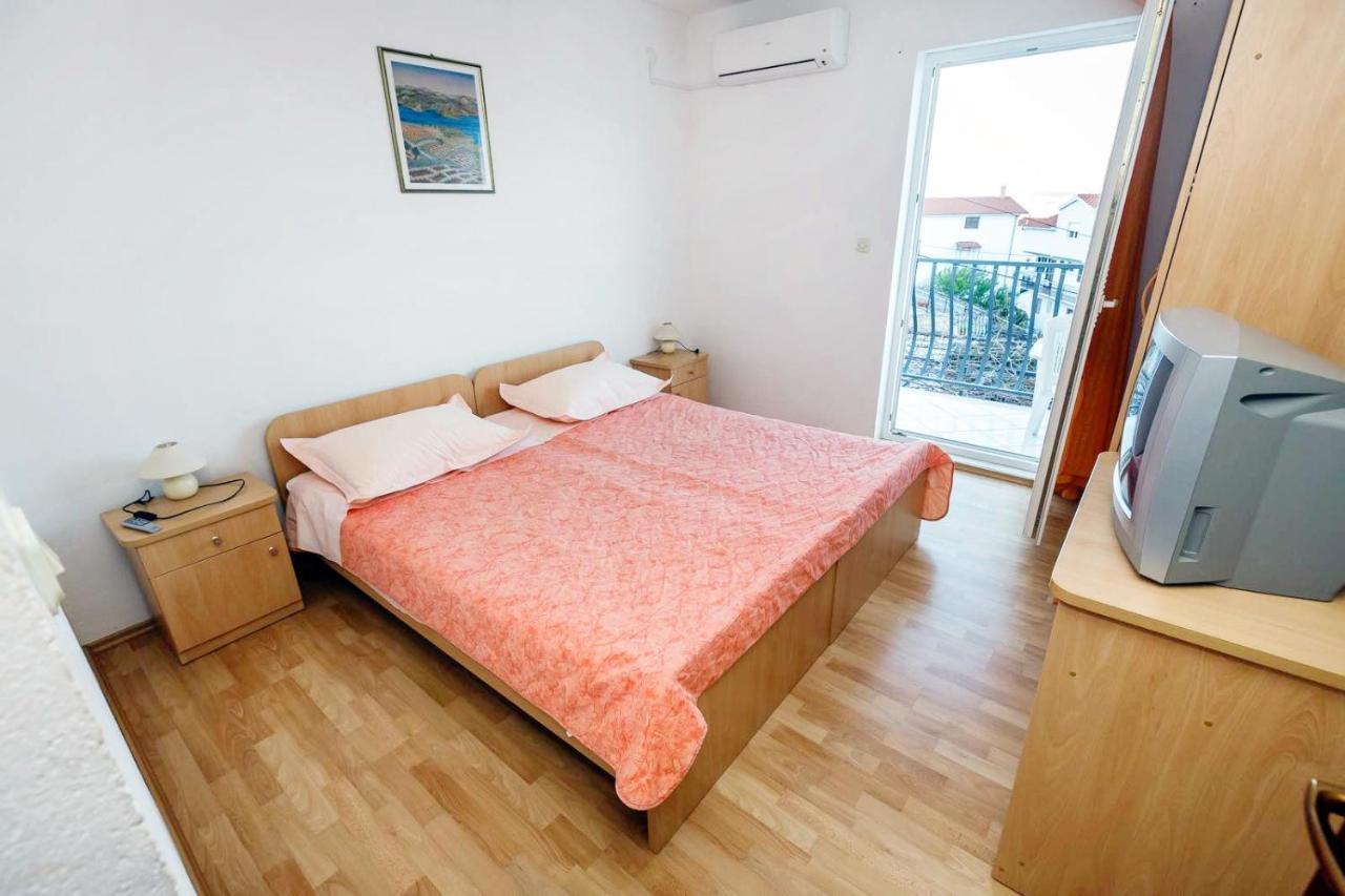 Apartments By The Sea Mastrinka, Ciovo - 4836 Trogir Bagian luar foto